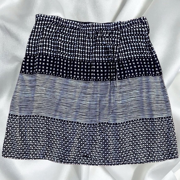Ann Taylor LOFT patterned wrap style A line mini skirt - Picture 2 of 5